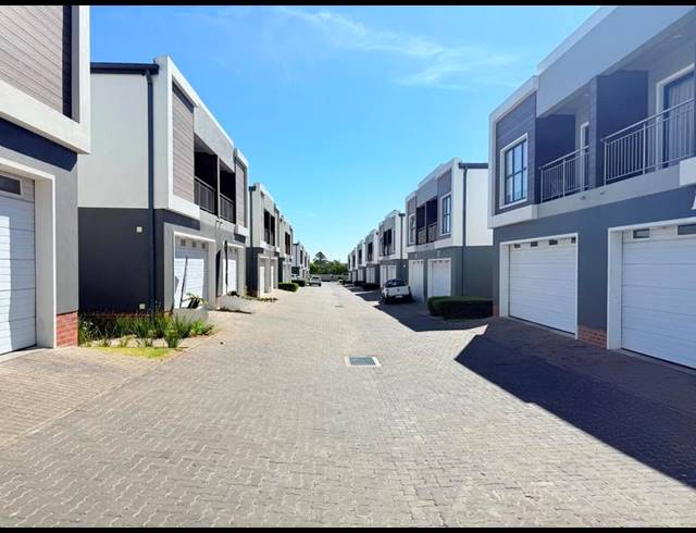 3 BEDROOM CLUSTER FOR SALE IN SUNNINGHILL